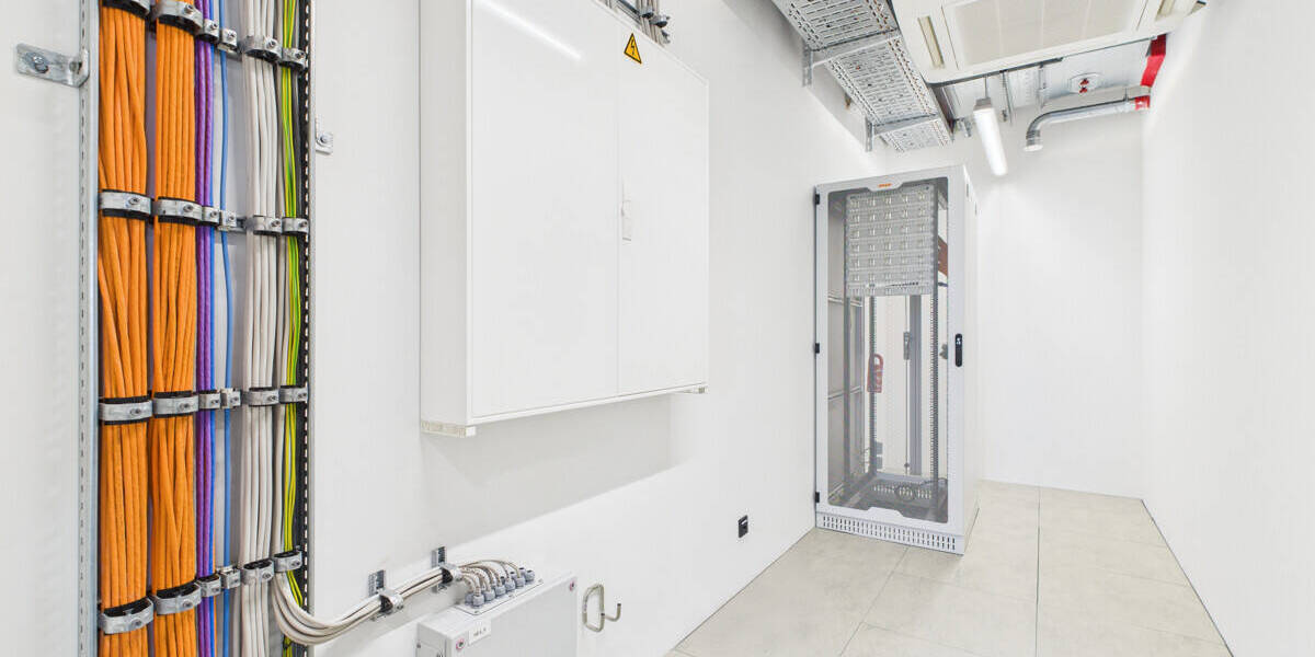 Repräsentatives Büro mit Südbalkon und hochwertiger Ausstattung für Unternehmen zimmer