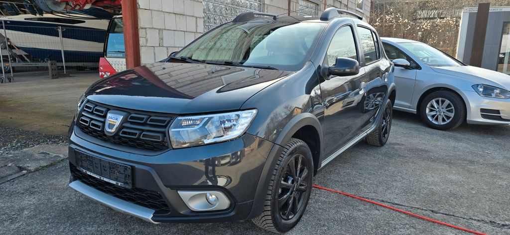 Dacia Sandero 18.500 km 9.990 &euro; Würzburg 97076