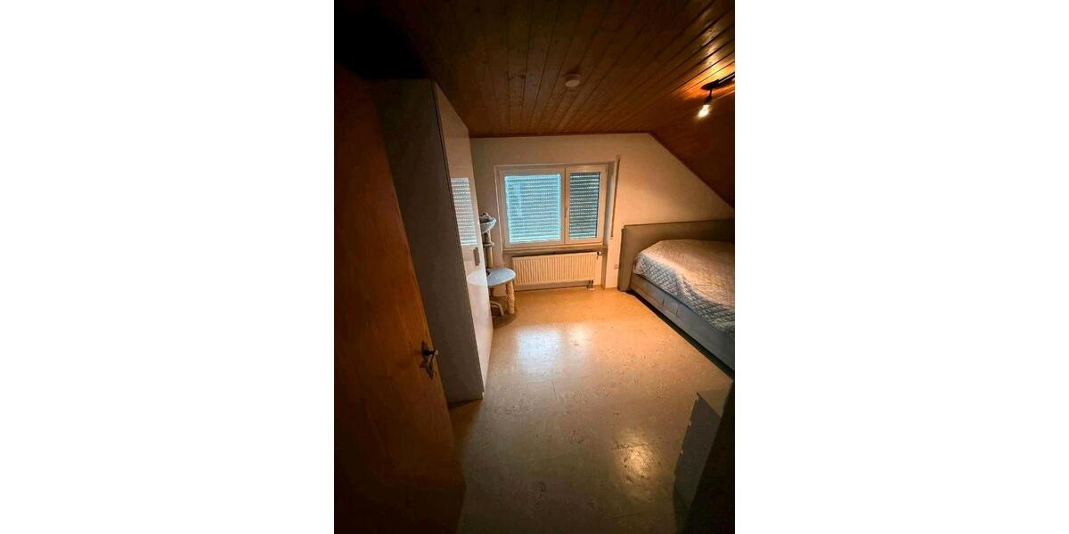 Dachgeschoßwohnung Prosselsheim - 4 Zimmer, 120 m&sup2;, 700&euro; | Angebot:26211442