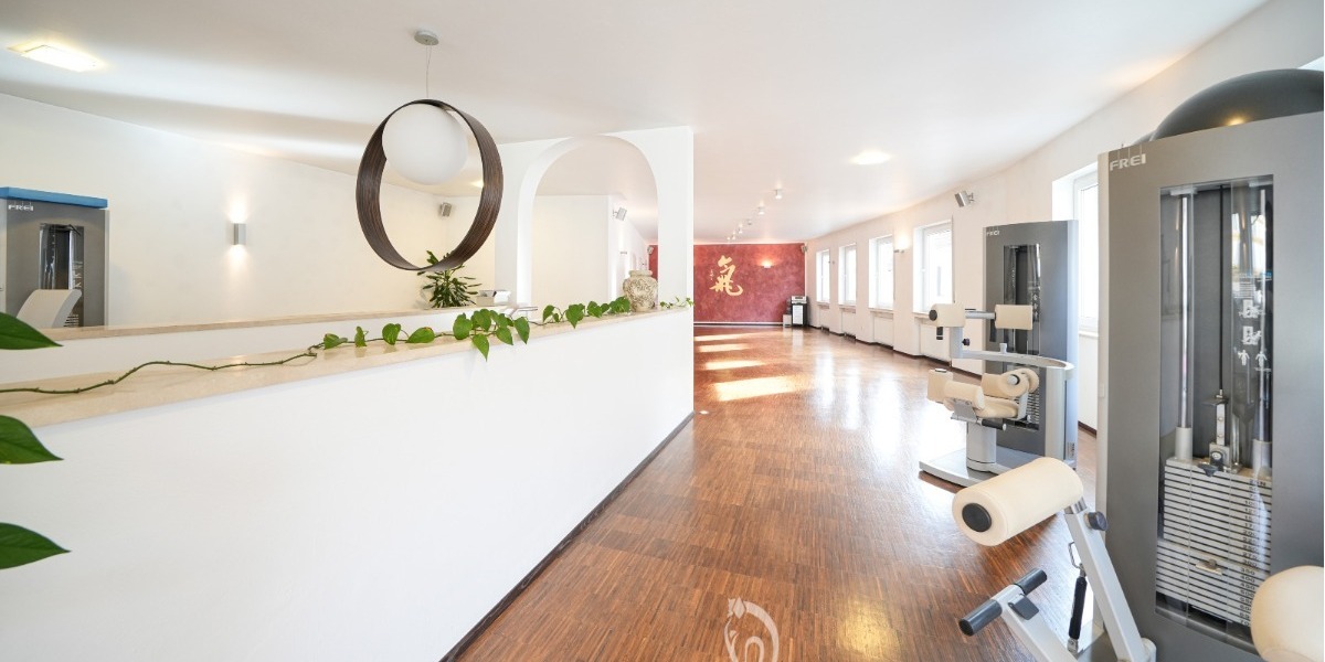 Nur 20 Minuten von Würzburg in Arnstein: Hochwertige Physiopraxis & vermietete 4-Zimmer-DG-Wohnung - Gewerbeobjekt Würzburg Würzburg | Angebot:26670132