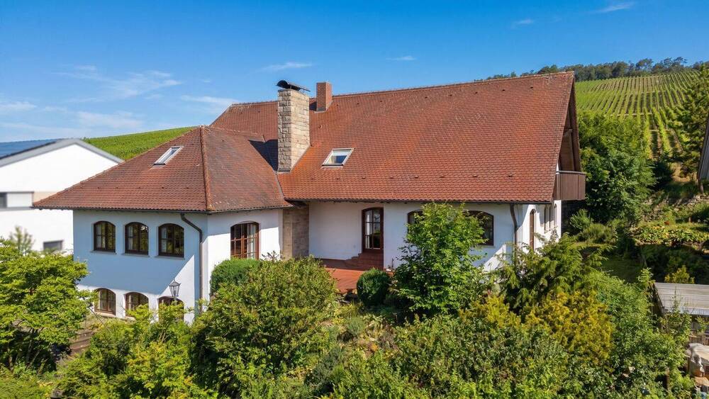 Einfamilienhaus Eibelstadt - 7 Zimmer, 331 m&sup2;, 750.000&euro; | Angebot:25984576