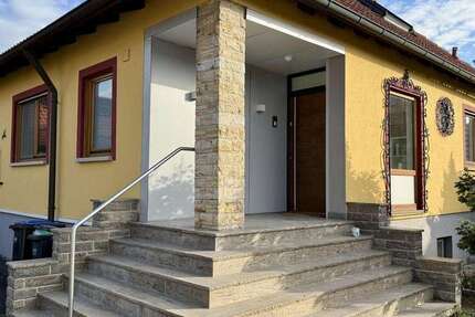 Haus Iphofen - 8 Zimmer, 214 m&sup2;, 2.350&euro; | Angebot:24336774