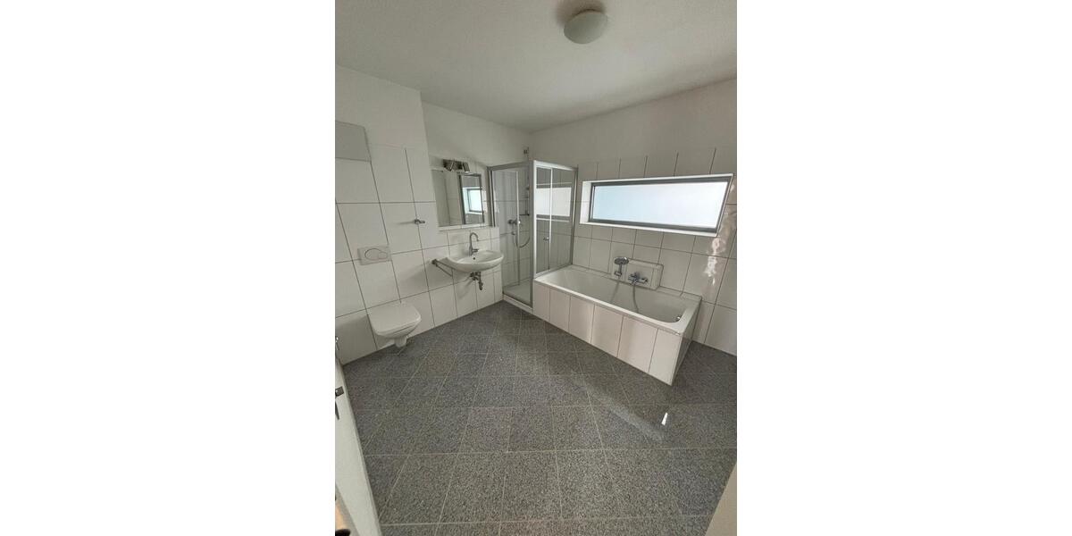Etagenwohnung Sommerhausen - 3 Zimmer, 88 m&sup2;, 990&euro; | Angebot:26661520