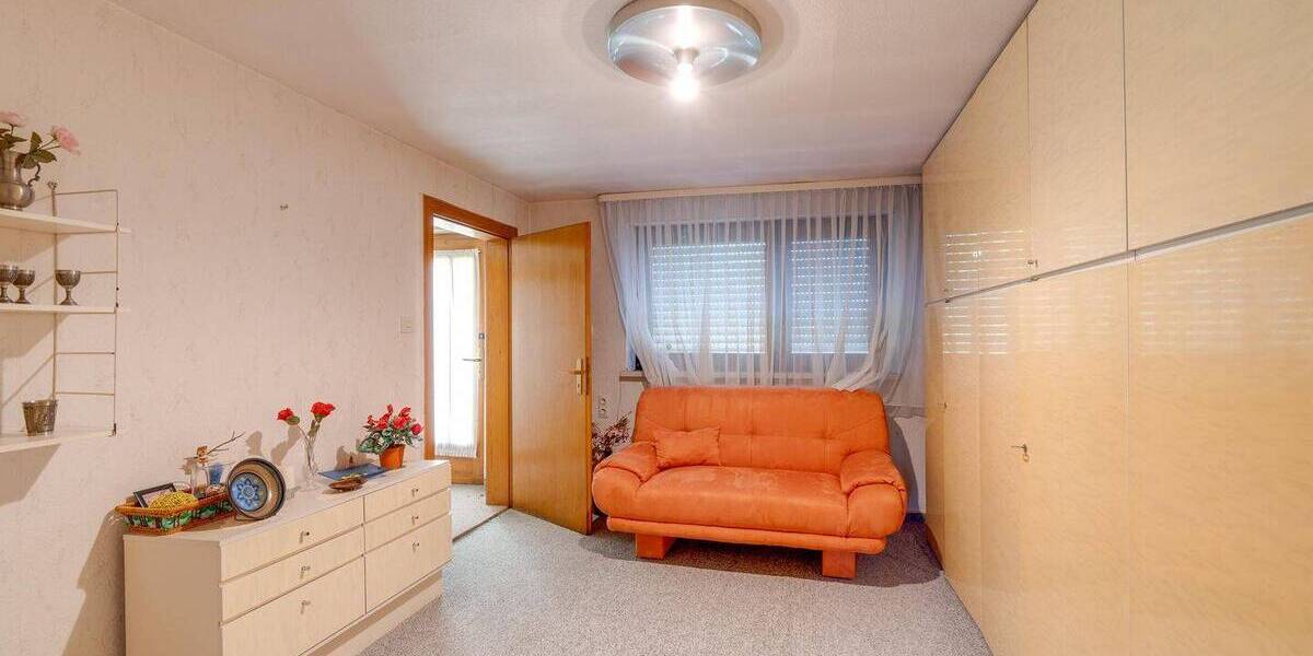 Mehrfamilienhaus, Wohnhaus Kitzingen - 6 Zimmer, 114 m&sup2;, 250.000&euro; | Angebot:26869192