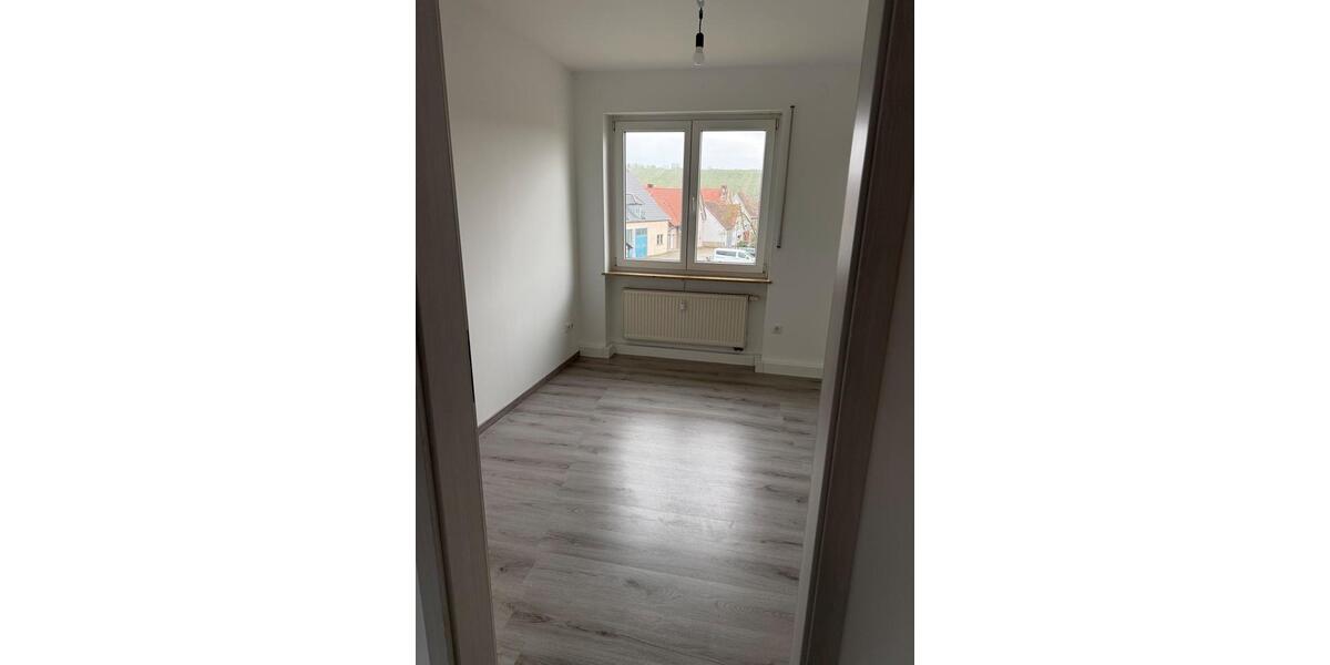Etagenwohnung Sommerach - 4 Zimmer, 100 m&sup2;, 1.200&euro; | Angebot:26121868