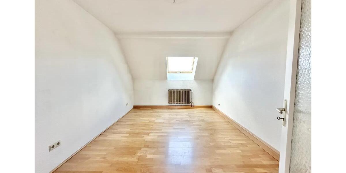 Dachgeschoßwohnung Tauberbischofsheim - 5 Zimmer, 119 m&sup2;, 850&euro; | Angebot:25961013