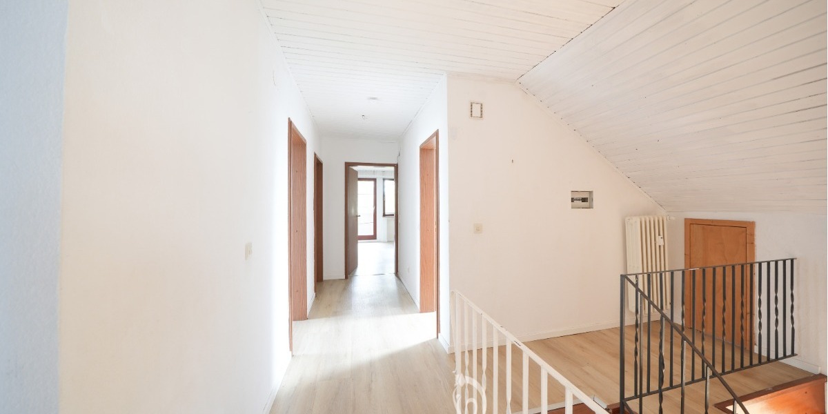 Architektenhaus mit großzügiger Einliegerwohnung und großem Garten in attraktiver Wohnlage - Einfamilienhaus Unterpleichfeld | Angebot:26321812