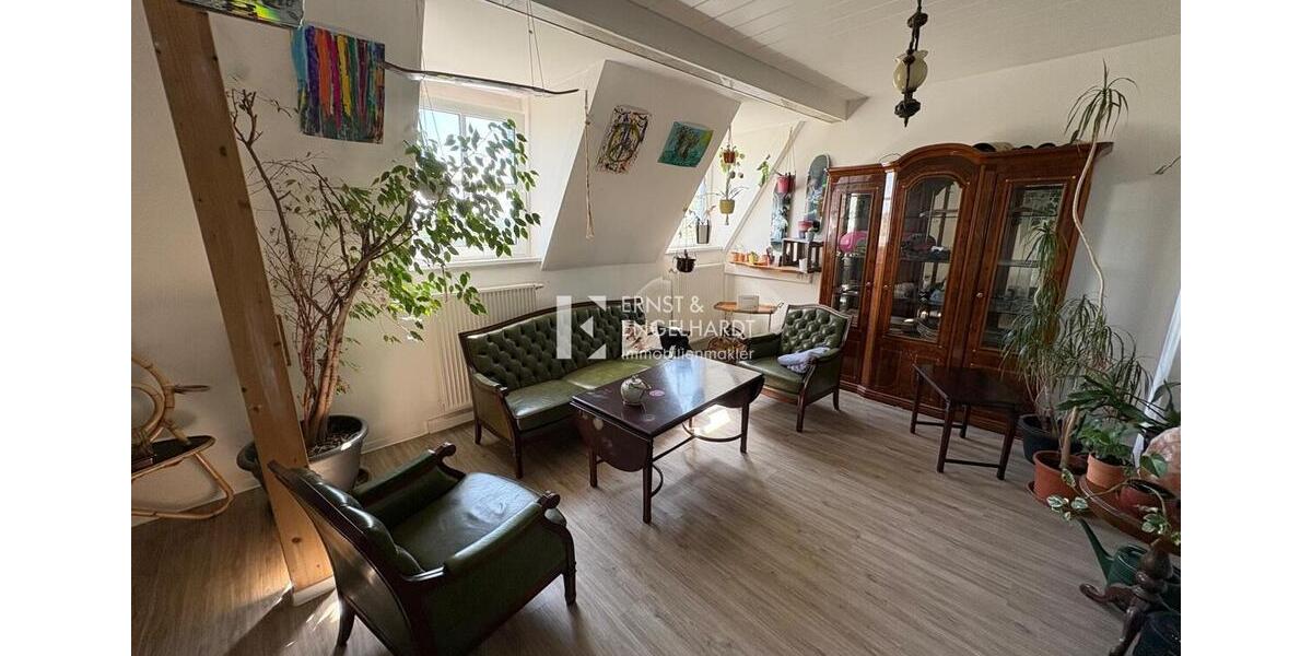 Dachgeschoßwohnung Kitzingen - 3 Zimmer, 68 m&sup2;, 600&euro; | Angebot:26663375