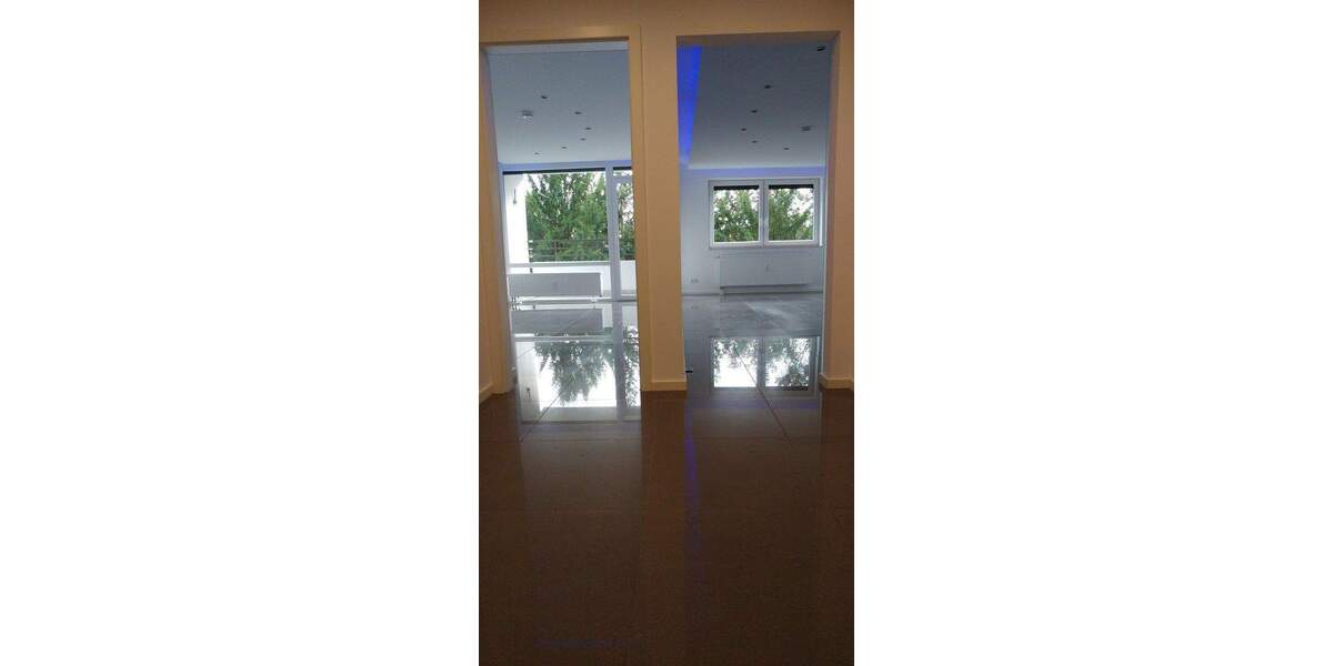 LUXUS Appartament mit Einbauküche, Balkon, Garage 2 zimmer