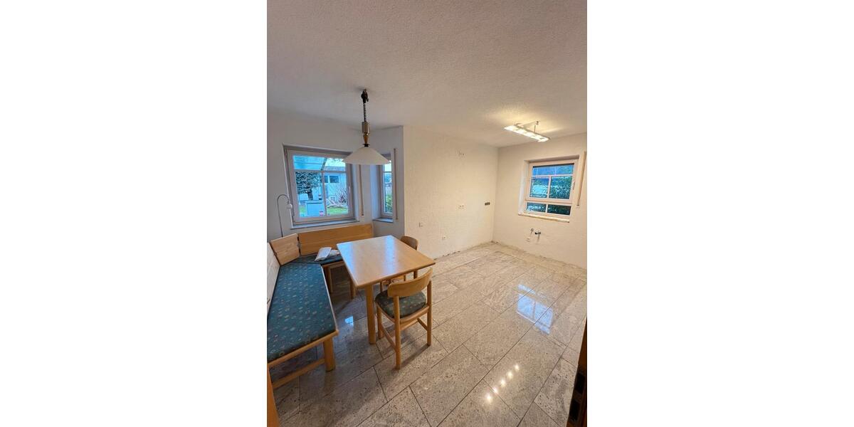 Wunderschöne EG-Wohnung - exklusiver Pool, Kamin & großem Garten 5.5 zimmer