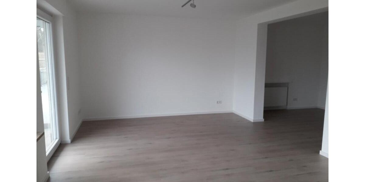 Reihenhaus Würzburg Lengfeld - 7 Zimmer, 146 m&sup2;, 2.200&euro; | Angebot:26471982