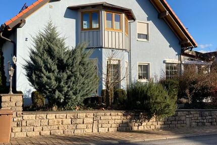 Haus Giebelstadt - 7 Zimmer, 248 m&sup2;, 840.000&euro; | Angebot:26833060