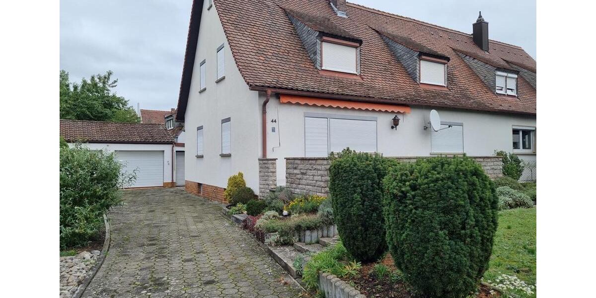 Doppelhaushälfte voll unterkellert mit Doppelgarage zimmer