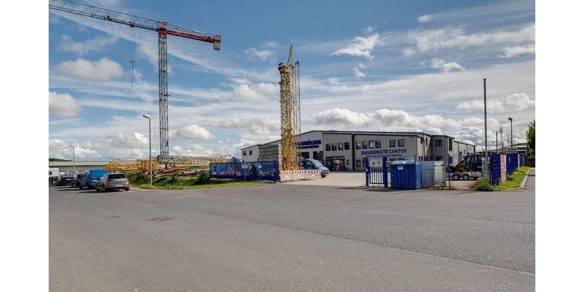 Attraktives Gewerbeareal auf 8.900 m²: Repräsentatives Ausstellungs- und Verkaufsgebäude in Toplage bei Würzburg zimmer