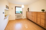 Großzügiges Zwei- bis Dreifamilienhaus mit Garten, ausgebautem Untergeschoss und Ausbaupotenzial. - Zweifamilienhaus Zell am Main | Angebot:26876421