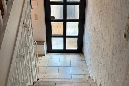 Doppelhaushälfte mit großer Halle in Arnstein zu verkaufen 5 zimmer