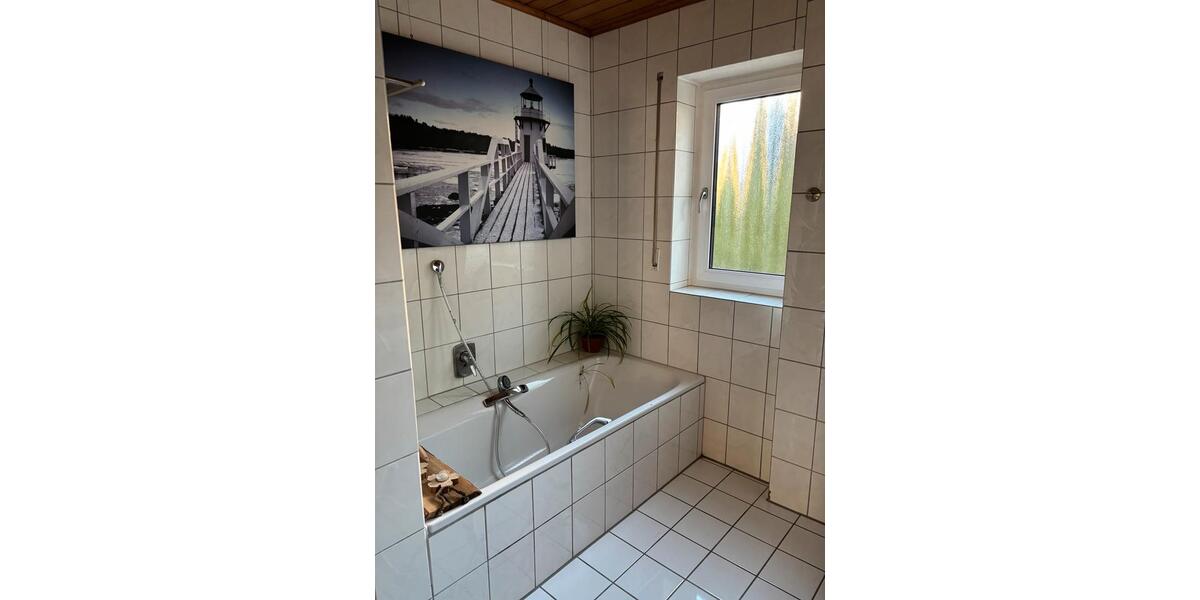 Erdgeschoßwohnung Neubrunn - 3 Zimmer, 120 m&sup2;, 1.500&euro; | Angebot:26444222
