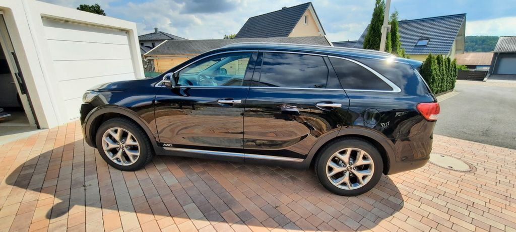 Kia Sorento 124.500 km 25.900 € Karbach 97842