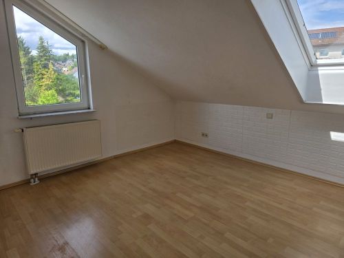 3-Zimmer-Eigentumswohnung mit Balkon und Stellplatz in 97450 Arnstein (10682) - Dachgeschoßwohnung Arnstein Arnstein , Unterfr | Angebot:27001700