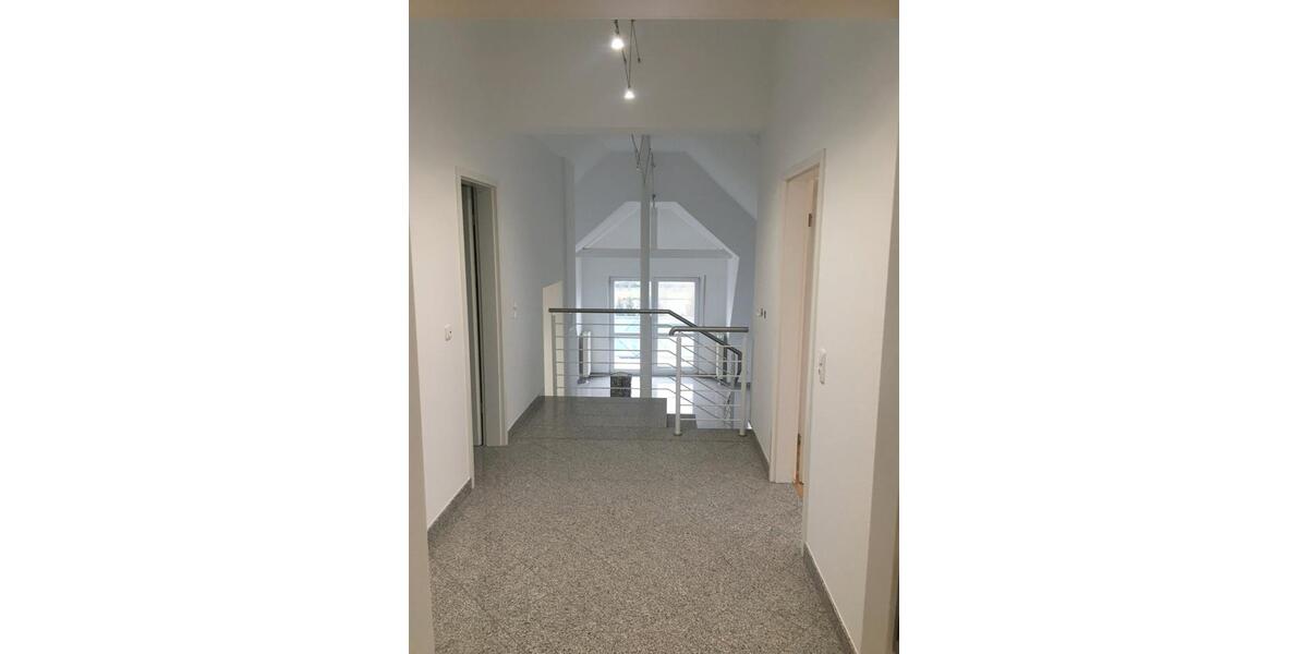 Dachgeschoßwohnung Frickenhausen am Main - 3 Zimmer, 99 m&sup2;, 1.000&euro; | Angebot:26560530