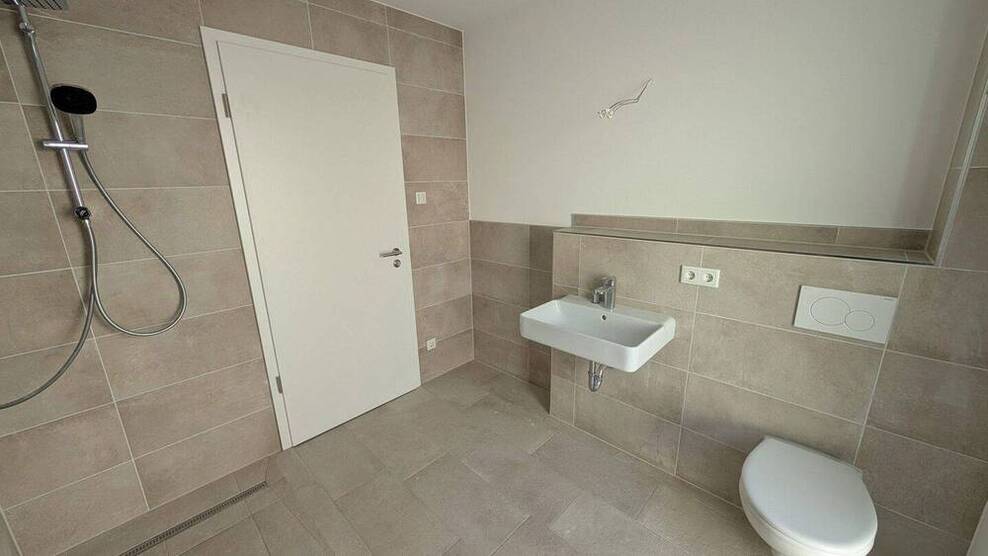 Tolle NeubauWohnung mit Terrasse, Garten und Wallbox - Erstbezug in ruhiger Lage von Würzburg