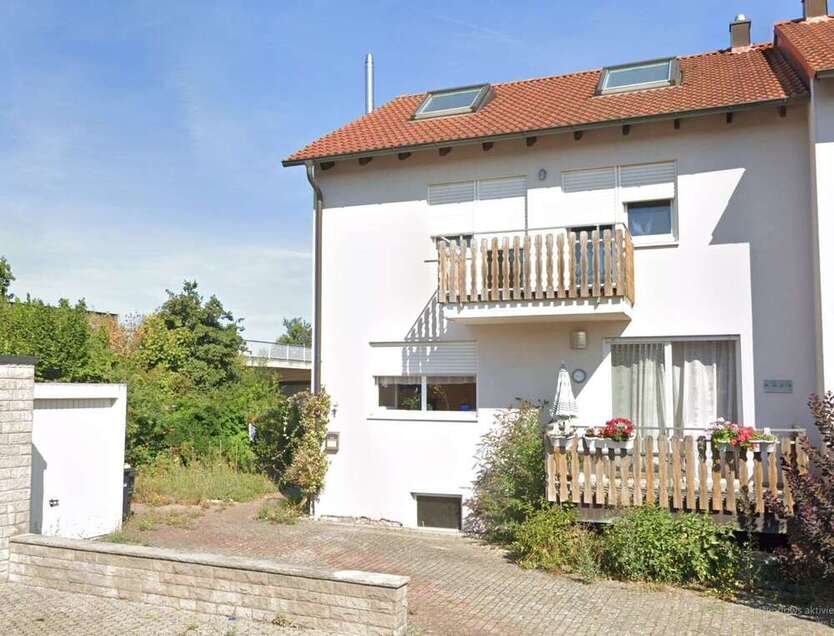 Haus zum Kaufen in Bayern - Waldbüttelbrunn 420.000 € 160 m²
