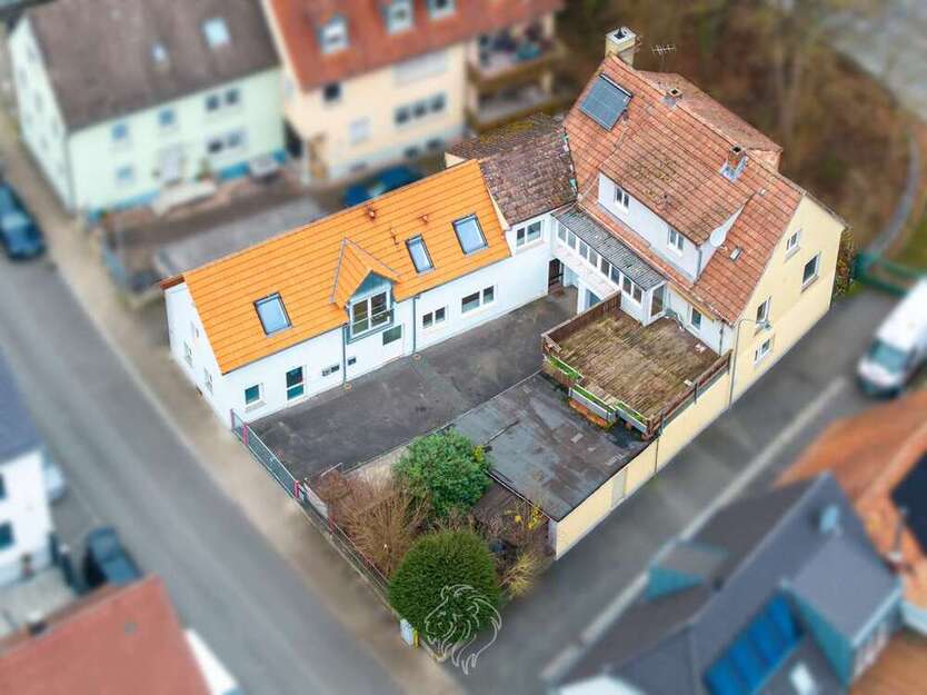 Haus zum Kaufen in Würzburg Versbach 575.000 € 360 m²