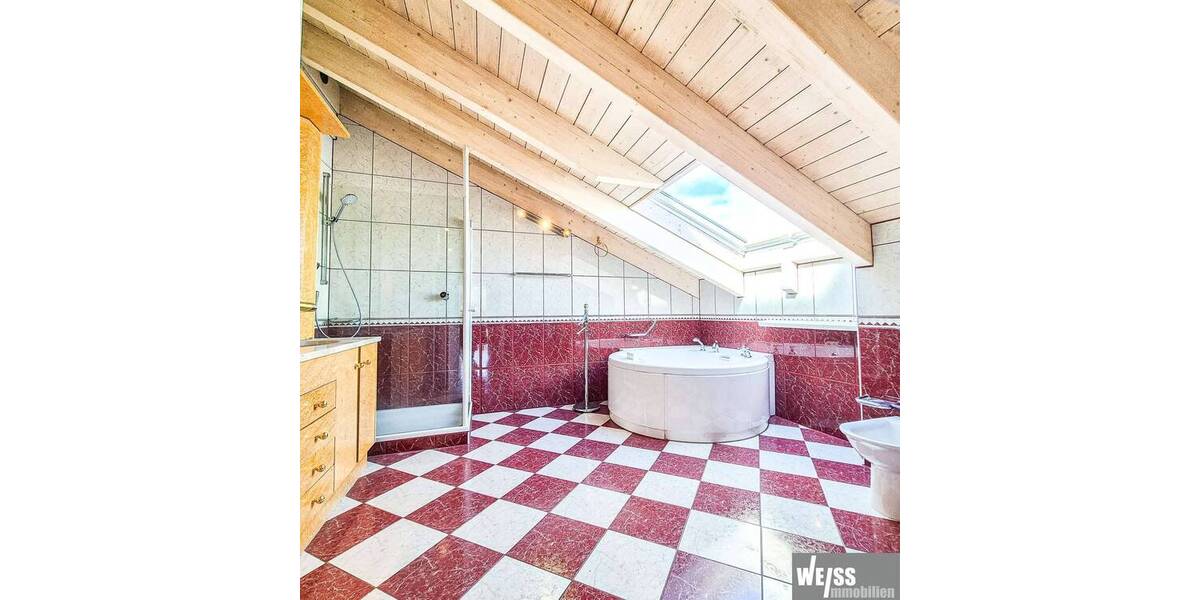Etagenwohnung Höchberg - 5 Zimmer, 219 m&sup2;, 2.120&euro; | Angebot:26799113