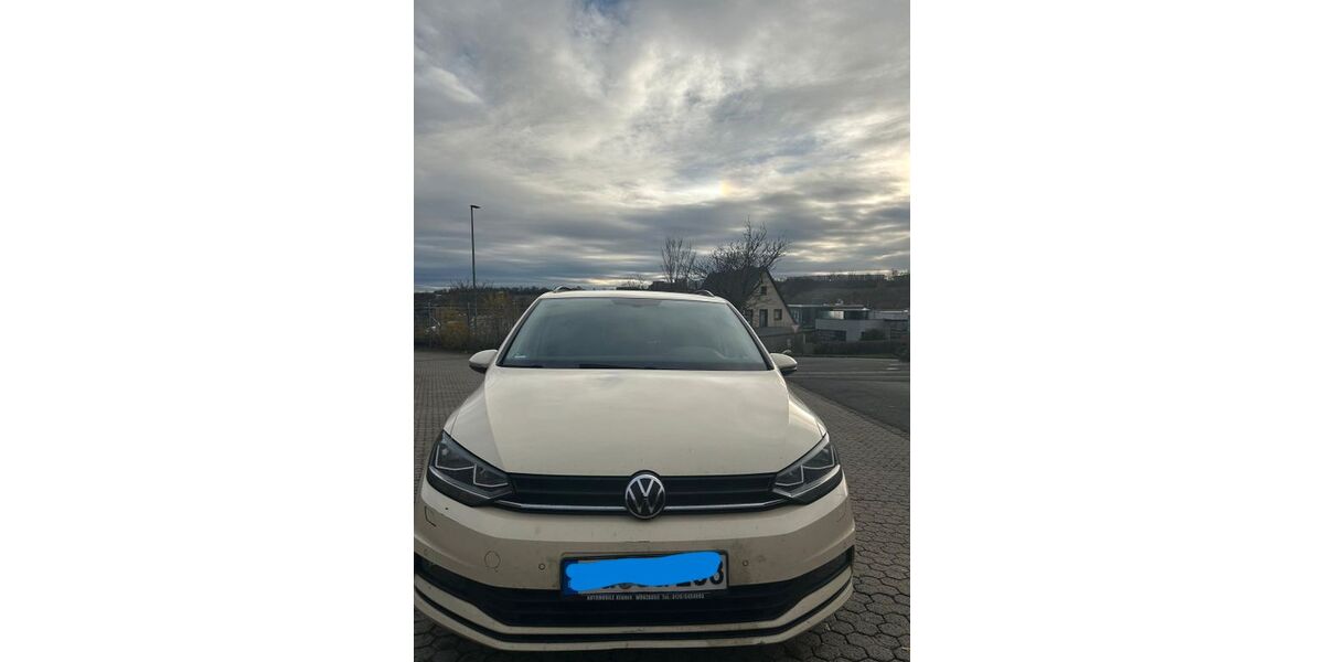 VW Touran 469.000 km 8.999 € Würzburg 97072