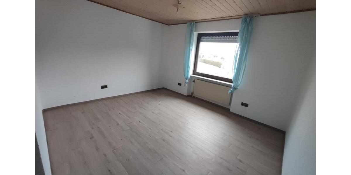 Etagenwohnung Grünsfeld - 6 Zimmer, 190 m&sup2;, 1.800&euro; | Angebot:26038449