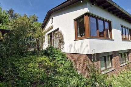 Haus mit Weitblick auf großem Grundstück in ruhiger Lage zu verkaufen 8 zimmer