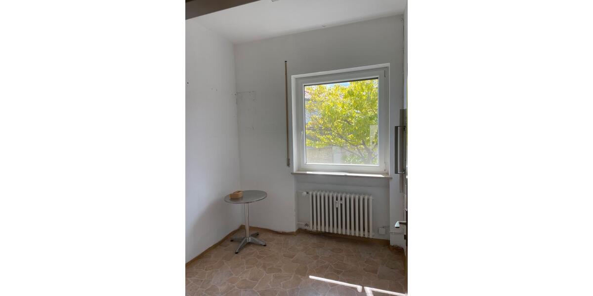 Helle Gewerbeimmobilie, Laden, Büro, Lager zimmer