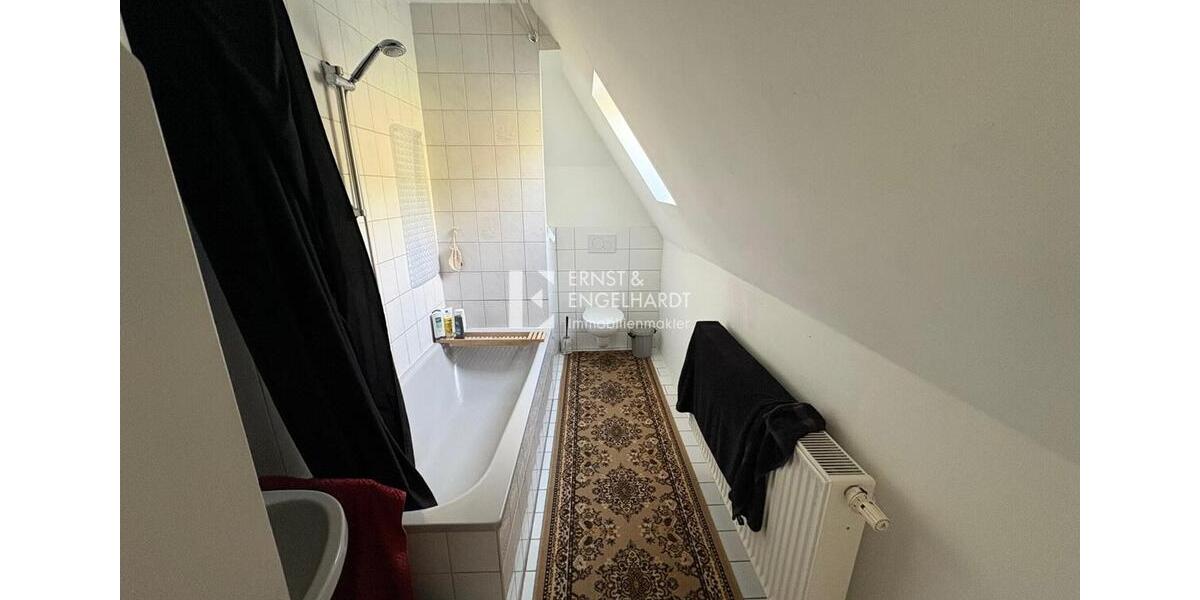 Dachgeschoßwohnung Kitzingen - 3 Zimmer, 68 m&sup2;, 600&euro; | Angebot:26663375