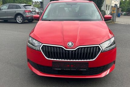 Skoda Fabia 97.000 km 8.490 &euro; Würzburg 97076