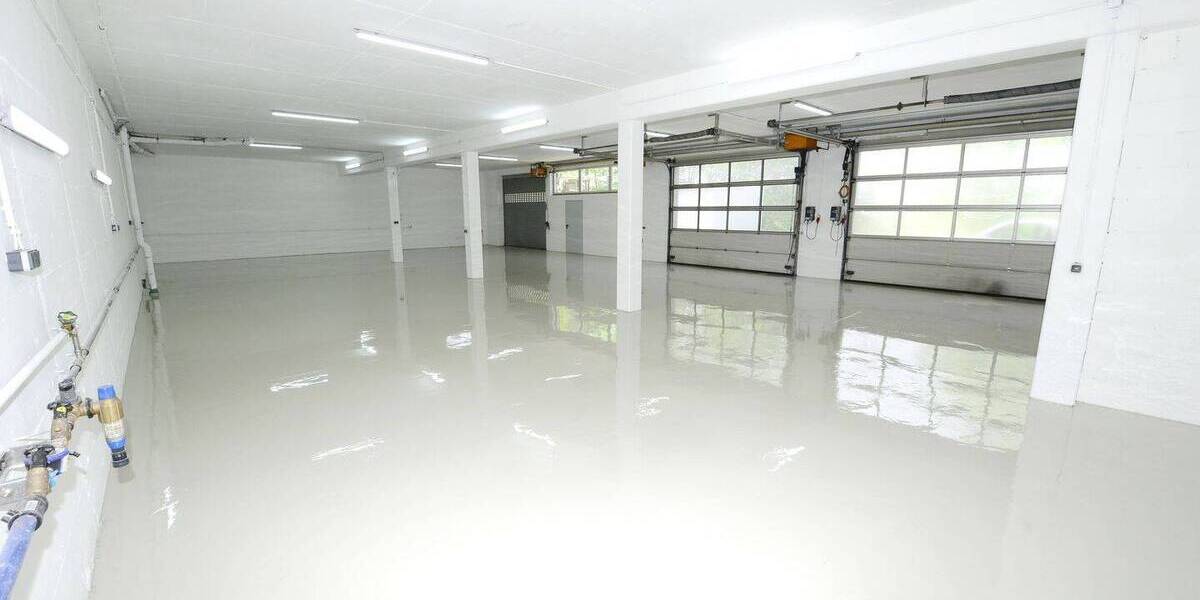 3-D-Virtual-Tour! Große renovierte Halle mit Büroflächen in Höchberg, verkehrsgünstig gelegen zimmer