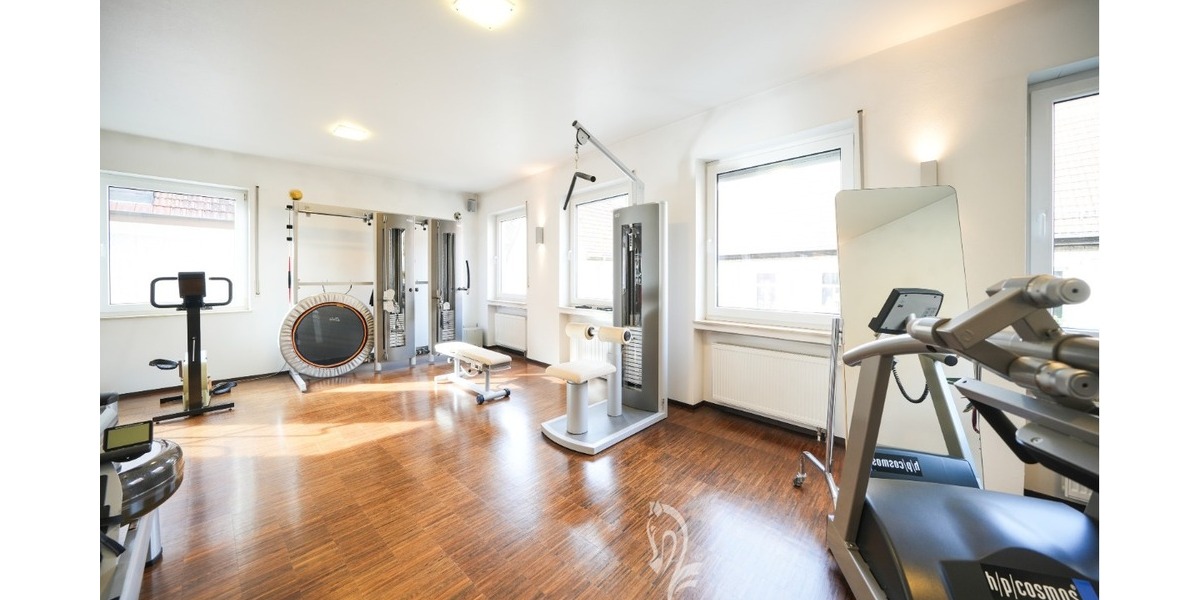 Hochwertige Physiopraxis & vermietete 4-Zimmer-Dachgeschoss-Wohnung - Gewerbeobjekt Arnstein | Angebot:26649274