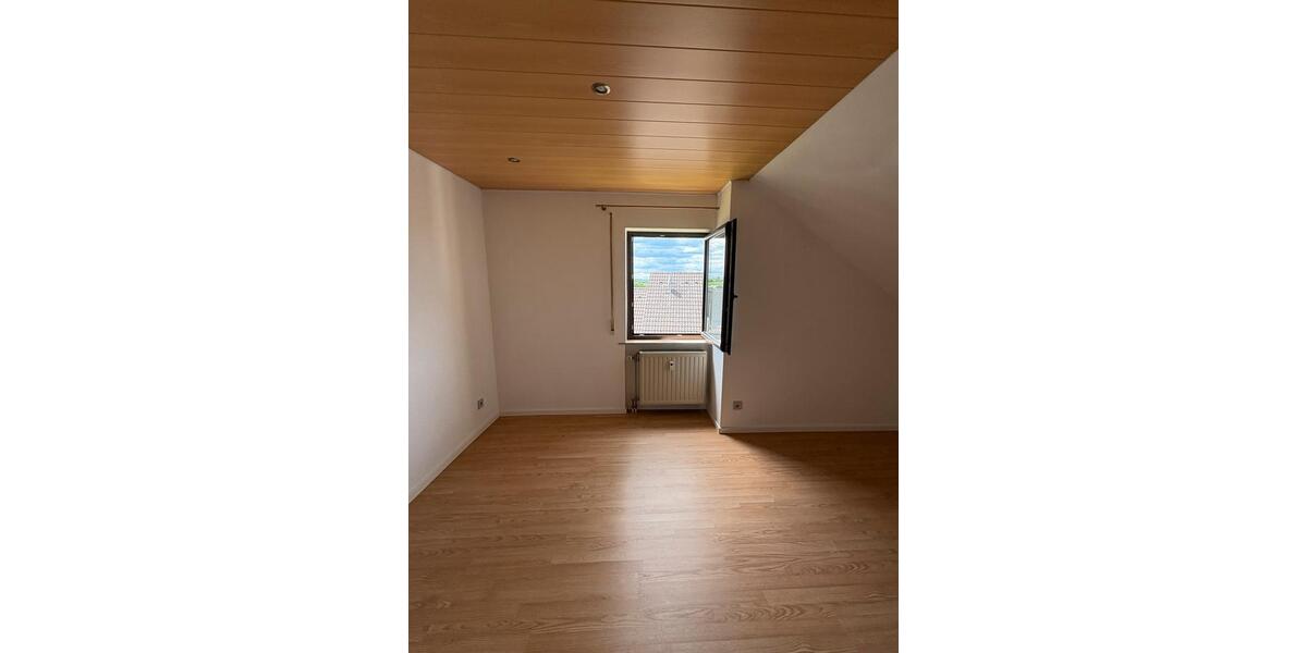 Dachgeschoßwohnung Waldbüttelbrunn - 1 Zimmer, 27 m&sup2;, 420&euro; | Angebot:26626290