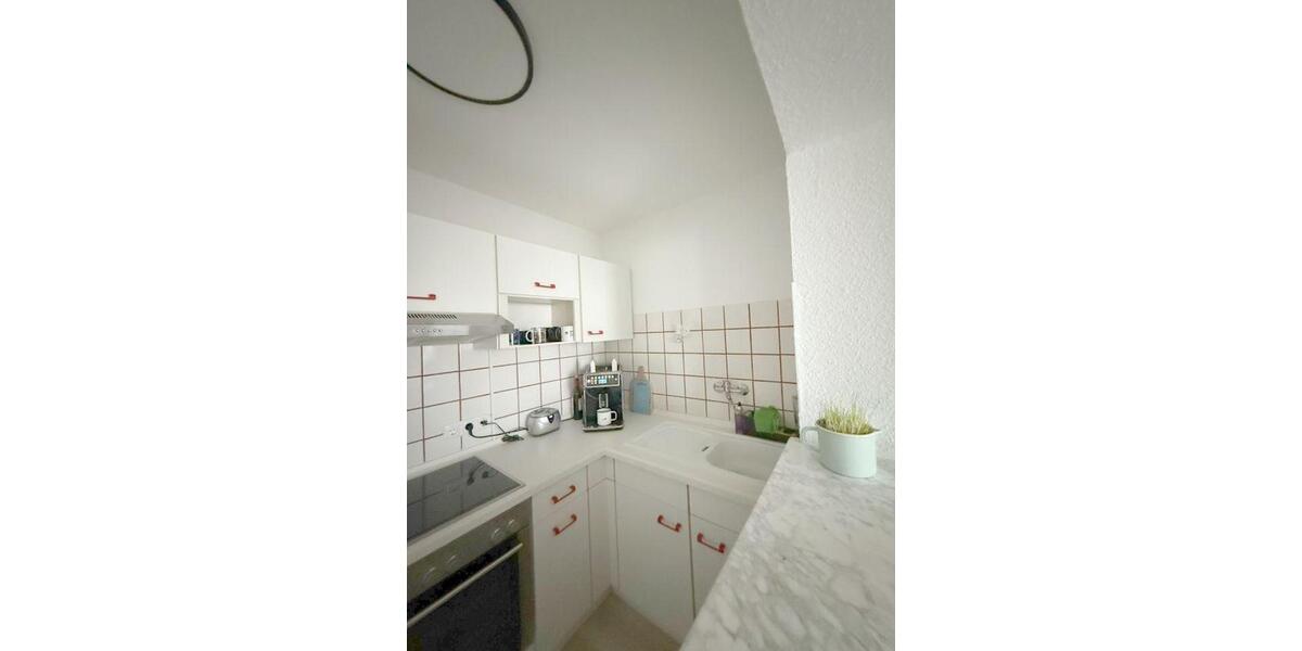 Sehr schöne, helle 1 Zi-Whg mit EBK und Balkon in Waldbüttelbrunn 1 zimmer