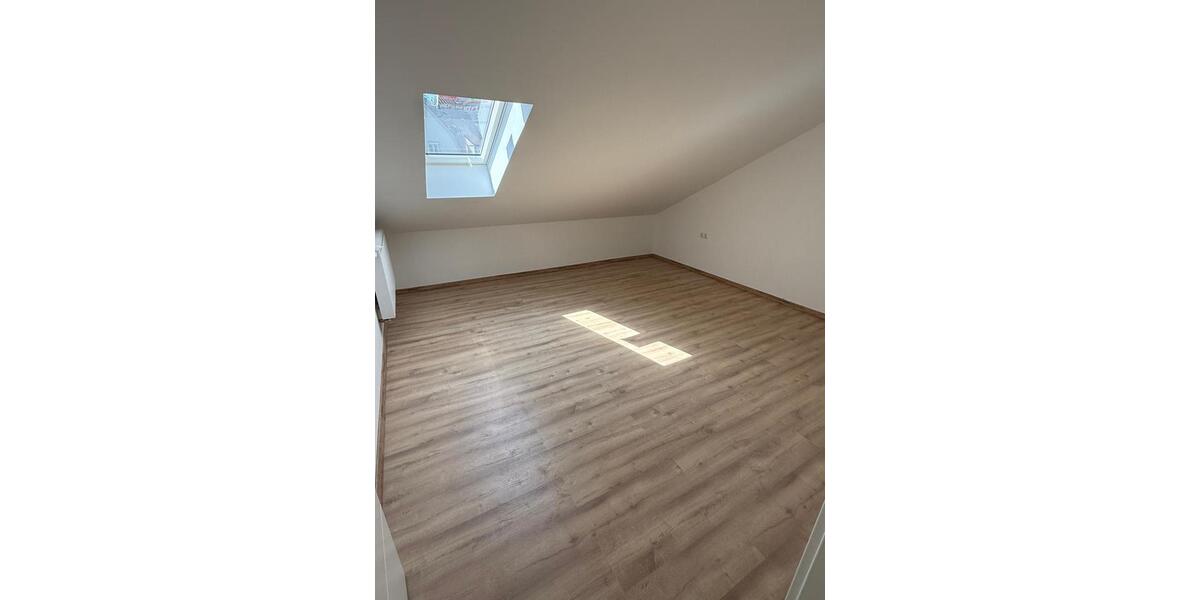 Dachgeschoßwohnung Würzburg Lengfeld - 2 Zimmer, 65 m&sup2;, 800&euro; | Angebot:26522851