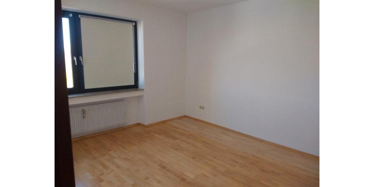 Etagenwohnung Volkach - 3 Zimmer, 105 m&sup2;, 1.000&euro; | Angebot:26649477