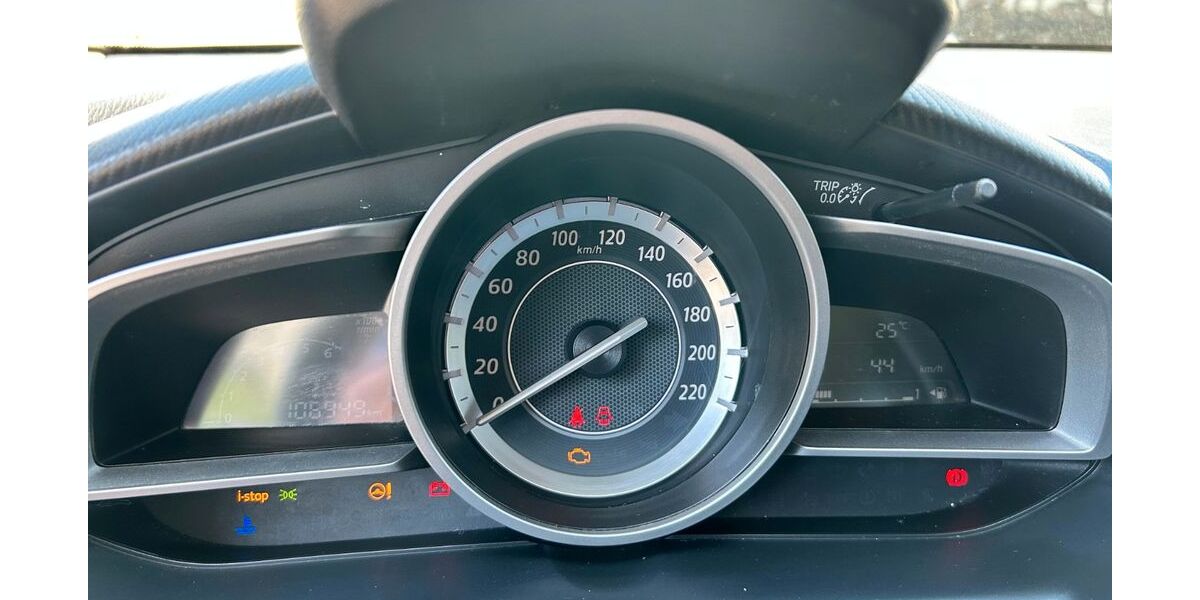 Mazda 2 107.000 km 8.750 &euro; Zellingen 97225