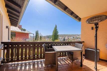 Haus Würzburg Dürrbachau - 8 Zimmer, 208 m&sup2;, 2.500&euro; | Angebot:26678611