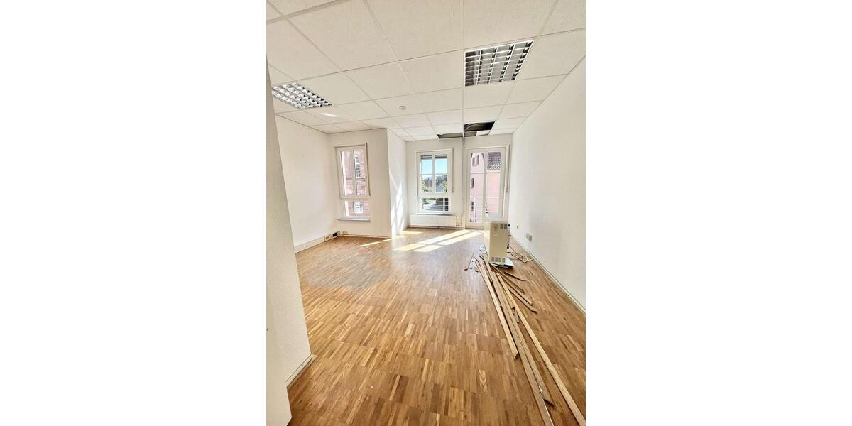 Stadtnahe barrierefreie Bürofläche mit Aufzug und Stellplätzen - frisch renoviert zimmer