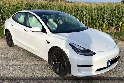 Tesla Model 3 73.000 km 25.900 € Kürnach 97273