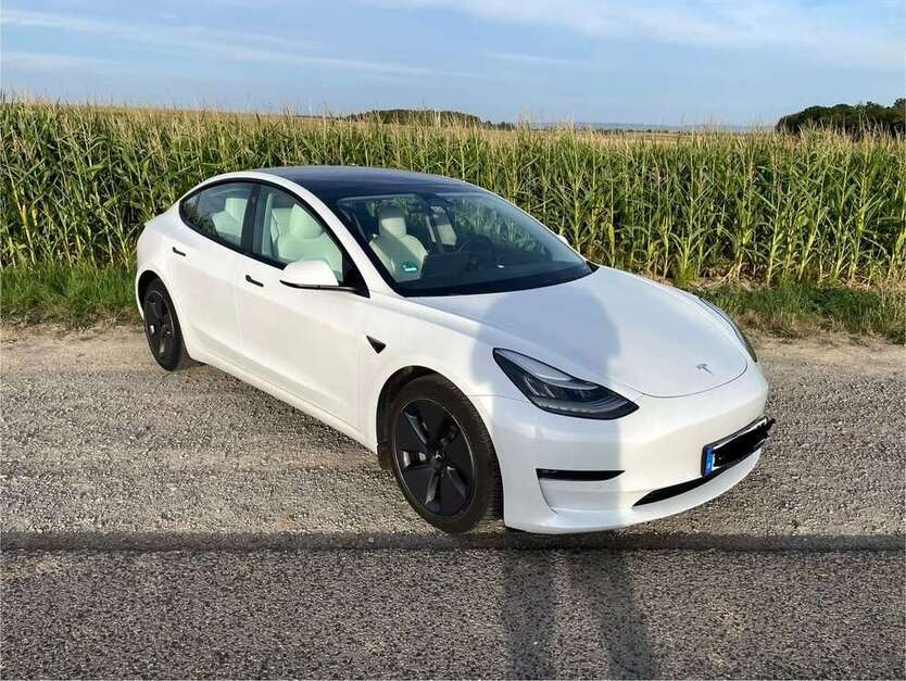 Tesla Model 3 73.000 km 25.900 € Kürnach 97273