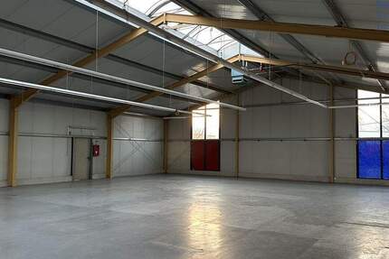Lagerhalle mit Büro in Kitzingen zimmer