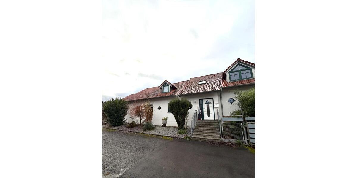 Großzügiger Haushälfte mit exklusivem Pool, großem Garten & Kamin 5.5 zimmer