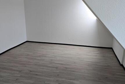 Frisch renovierte Dachgeschosswohnung im Hubland 1 zimmer