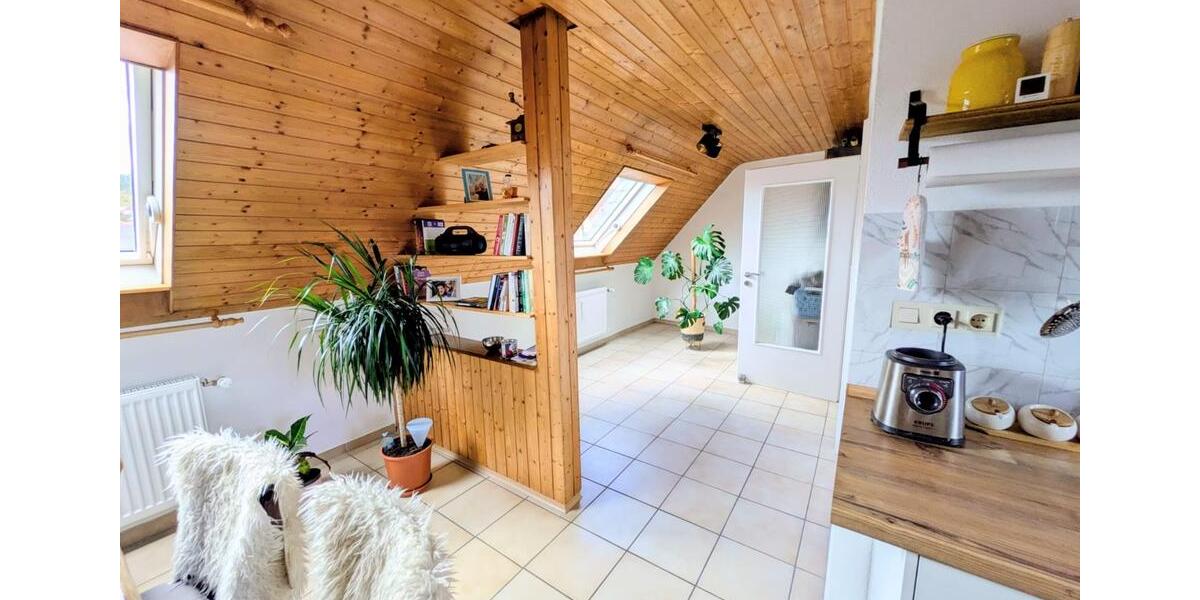 Dachgeschoßwohnung Leinach - 4 Zimmer, 94 m&sup2;, 740&euro; | Angebot:26288323