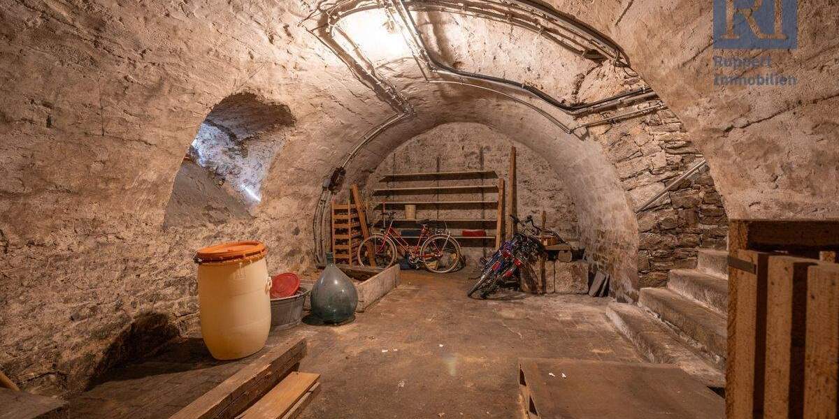 Mehrfamilienhaus, Wohnhaus Rimpar - 6 Zimmer, 187 m&sup2;, 278.000&euro; | Angebot:25909246